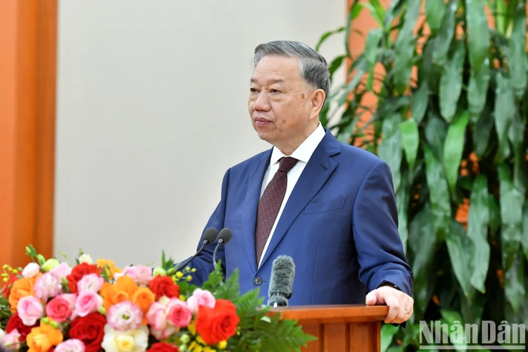 Tổng Bí thư Tô Lâm phát biểu tại hội nghị. Ảnh: BÁO NHÂN DÂN Làm thế nào để đất nước phát triển, vươn mình trong kỷ nguyên mới?