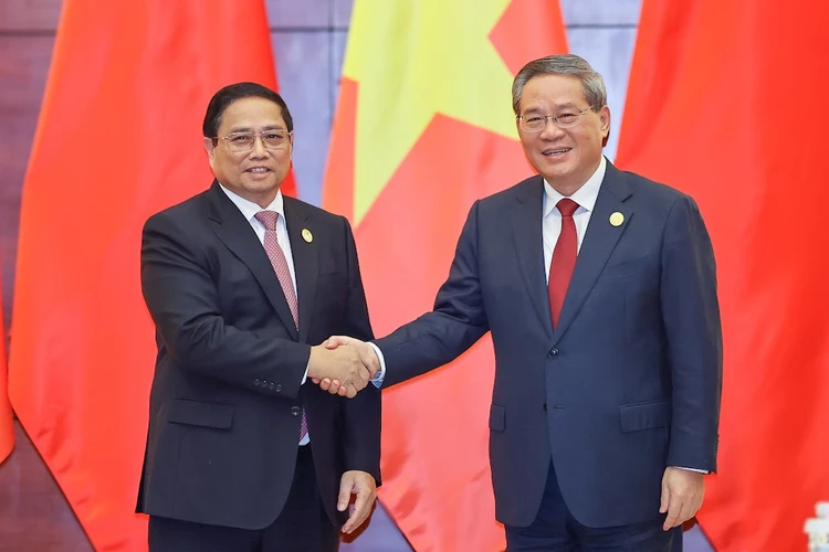 Thủ tướng Phạm Minh Chính và Thủ tướng Trung Quốc Lý Cường hội đàm ngày 7-11-2024, nhân dịp tham dự Hội nghị Thượng đỉnh hợp tác tiểu vùng Mekong mở rộng (GMS) lần thứ 8 tại TP Côn Minh, tỉnh Vân Nam, Trung Quốc. Ảnh: VGP doi-moi-sang-tao-tang-toc-but-pha-dua-dat-nuoc-vung-buoc-tien-vao-ky-nguyen-vuon-minh-thu-tuong-pham-minh-chinh-trung-quoc.jpg