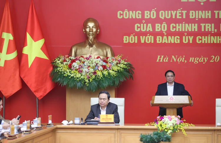 Đoàn kiểm tra của Bộ Chính trị, Ban Bí thư đã tổ chức Hội nghị công bố các quyết định thành lập các đoàn kiểm tra năm 2025 đối với Đảng ủy Chính phủ, Đảng ủy Quốc hội. Ảnh: VGP cong-bo-quyet-dinh-thanh-lap-cac-doan-kiem-tra-doi-voi-dang-uy-chinh-phu-dang-uy-quoc-hoi.jpg