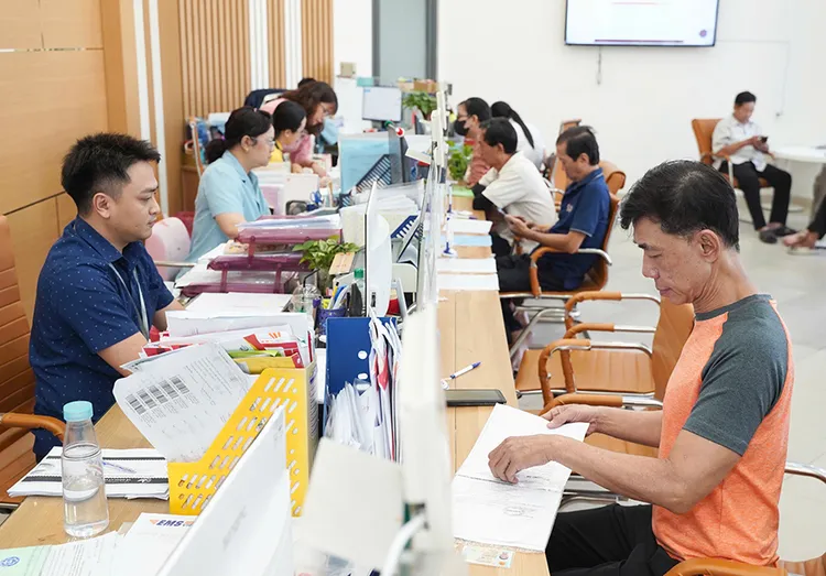 Việc sáp nhập các đơn vị hành chính sẽ giúp giảm bớt chi phí hành chính và cải thiện hiệu suất làm việc của bộ máy quản lý. Ảnh: THUẬN VĂN Hàng loạt cơ hội phát triển kinh tế khi sáp nhập tỉnh
