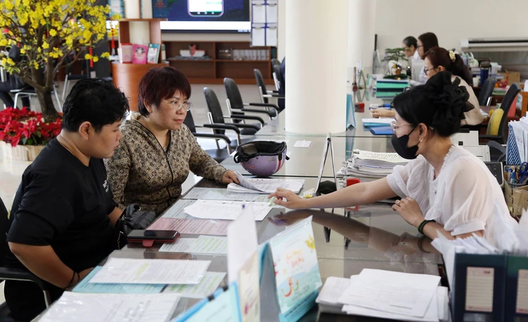 Khi sáp nhập tỉnh, bỏ cấp huyện thì thủ tục hành chính sẽ được giảm đi, chất lượng công vụ được nâng cao. Ảnh: HOÀNG GIANG Sáp nhập tỉnh, bỏ cấp huyện: Cần làm những gì?