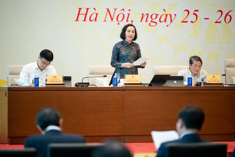 Phó Chủ tịch Quốc hội Nguyễn Thị Thanh phát biểu tại phiên thảo luận. Ảnh: QH Số người ảnh hưởng khi sáp nhập tỉnh, bỏ cấp huyện có thể hàng trăm nghìn người tinh gọn bộ máy