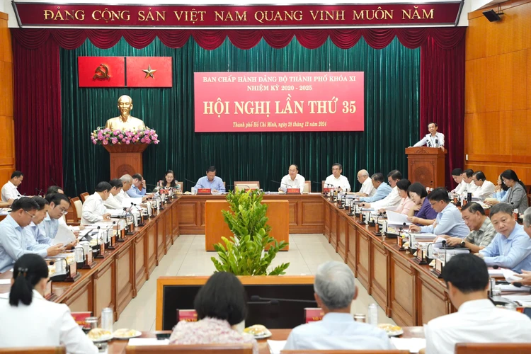 Bí thư Thành ủy TP.HCM: Xem xét từng trường hợp cụ thể, thấu tình đạt lý trong chính sách cho đội ngũ khi sắp xếp bộ máy-bi-thu-tphcm-tong-ket-nghi-quyet-18 (3).jpg