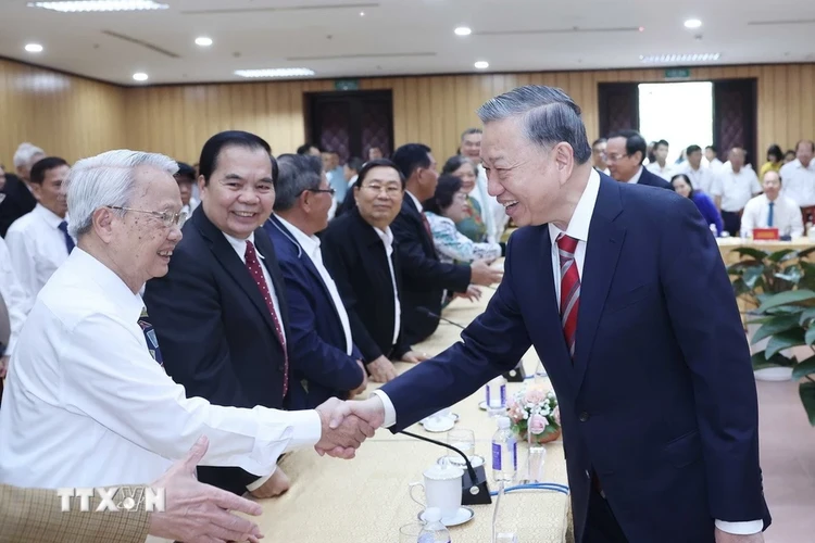 Tổng Bí thư Tô Lâm: Cải cách mạnh mẽ hệ thống tài chính, ngân hàng và tiền tệtong-bi-thu-to-lam-gap-mat-nguyen-lanh-dao-cap-cao-tri-thuc-inh-thanh-phia-nam3.jpg