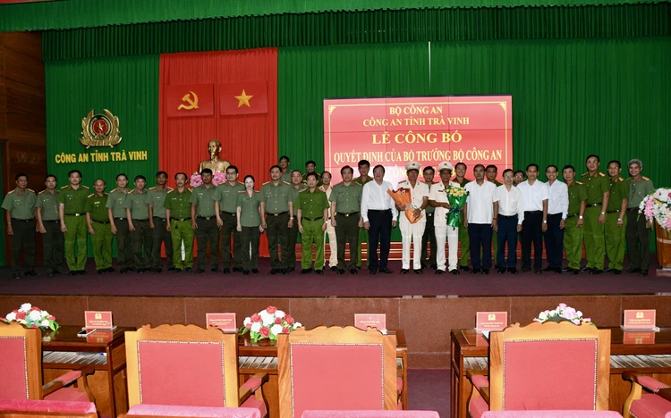 pho-giam-doc-cong-an-tinh-tra-vinh-nghi-huu-2.jpg