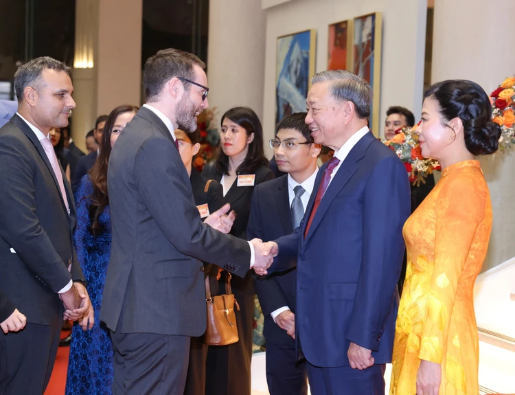 gs-tskh-vu-minh-giang-doan-ket-tu-tin-nhan-to-quyet-dinh-de-viet-nam-cat-canh.jpg