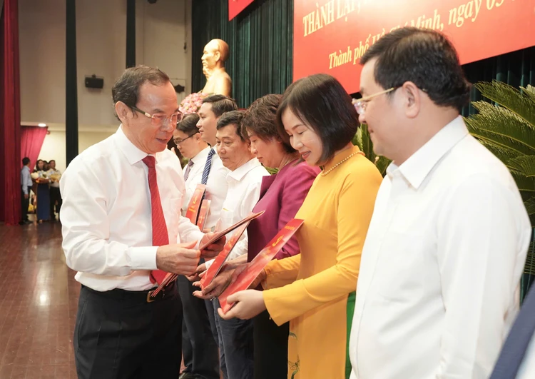 thanh-lap-dang-bo-ubnd-tp-hcm-do-ong-phan-van-mai-lam-bi-thu-dang-uy.jpg