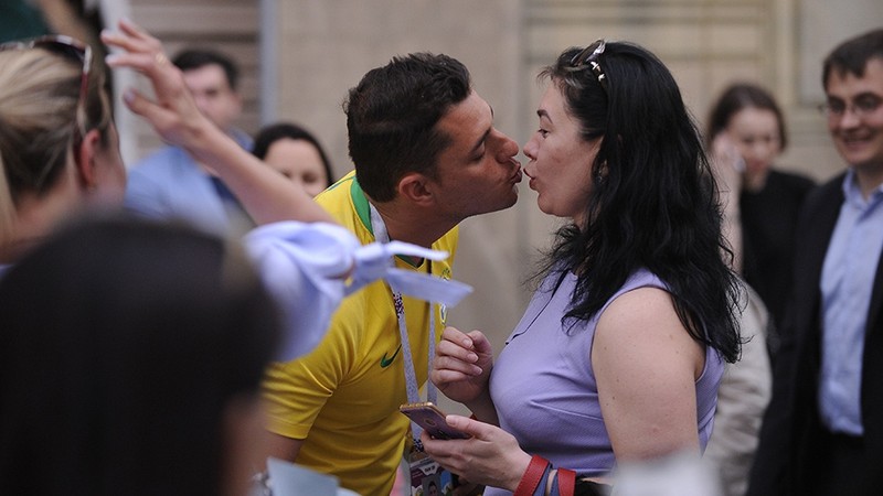 Phụ nữ Nga bị lạm dụng khi tuyển Nga thắng - ảnh 2