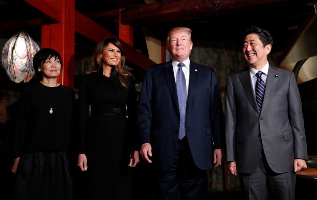 'Bộ sưu tập thời trang' của bà Trump khi công du châu Á - ảnh 5