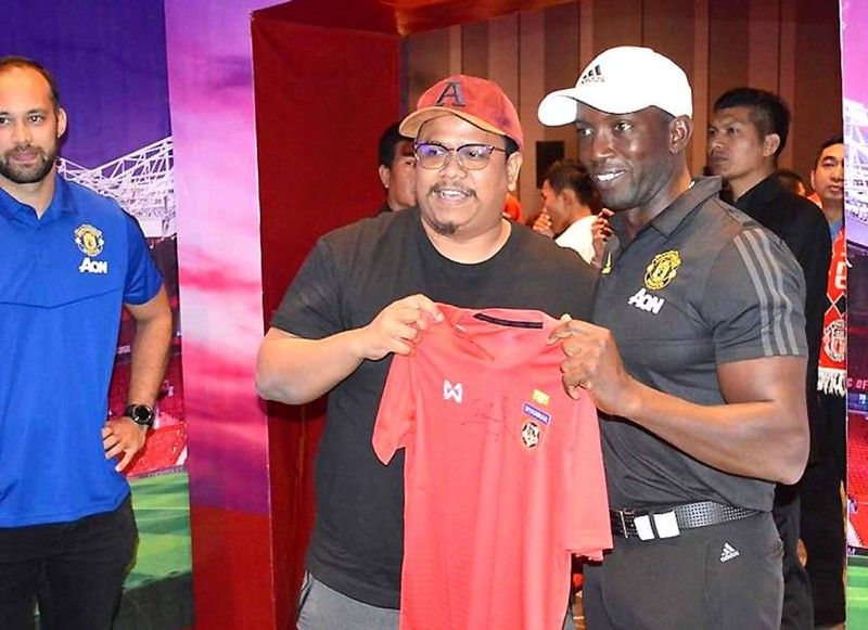 Huyền thoại thế giới đi ‘vùng sâu, vùng xa’ truyền đạo bóng đá - ảnh 2