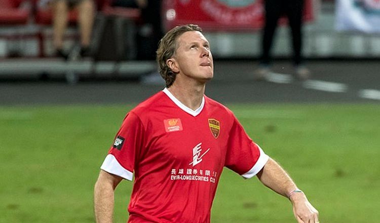 Huyền thoại thế giới đi ‘vùng sâu, vùng xa’ truyền đạo bóng đá - ảnh 1