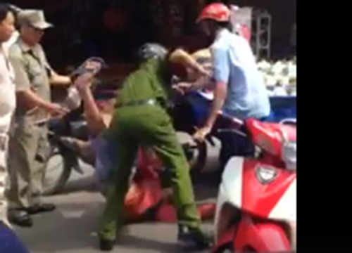 Tạm đình chỉ công an quật ngã người bán hàng rong - ảnh 1
