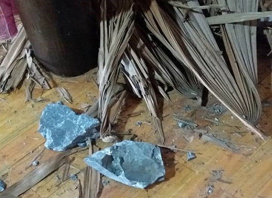 Nổ mìn khai thác đá khiến 4 người nhập viện, nhiều ngôi nhà thủng mái - ảnh 2