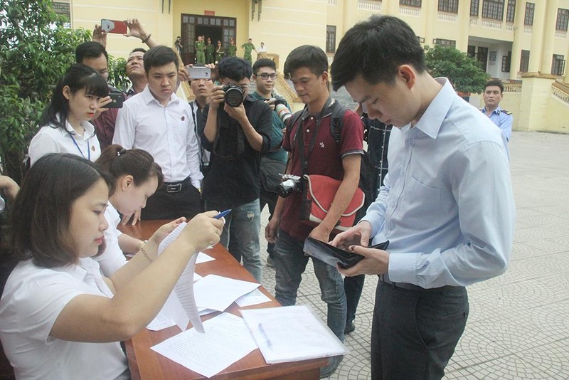 Hoàng Công Lương xuất hiện sau 4 tháng bị tuyên án tù - ảnh 4