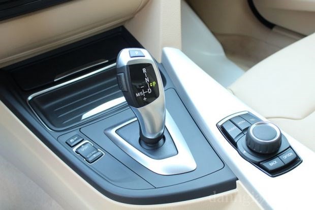 Những lưu ý cần thiết khi lái xe số tự động