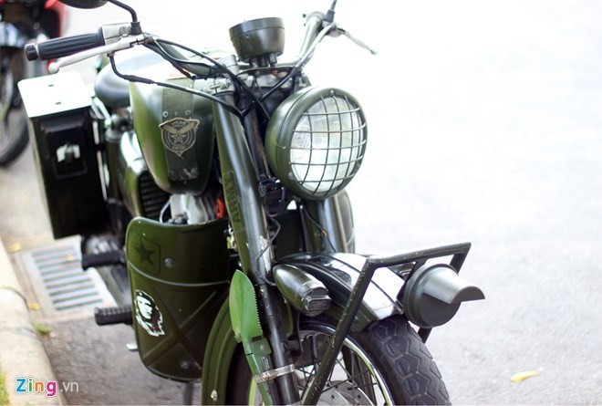 Chiếc Honda CD độ kì công từ chất liệu xe tăng và súng cối - ảnh 14