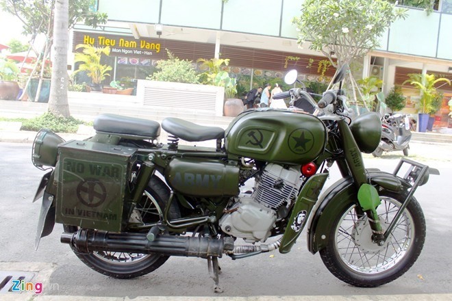 Chiếc Honda CD độ kì công từ chất liệu xe tăng và súng cối - ảnh 1