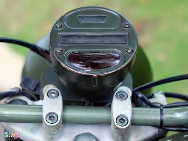 Chiếc Honda CD độ kì công từ chất liệu xe tăng và súng cối - ảnh 6
