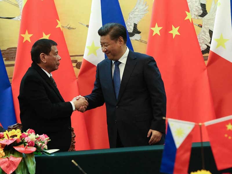 Biển Đông: Trung Quốc lôi kéo Philippines đi nước cờ nguy hiểm - ảnh 1
