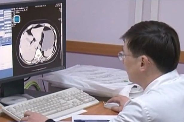Bác sĩ 'để quên kéo' trong bụng bệnh nhân 12 năm - ảnh 2