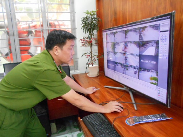 Đến nay, đã có 4 camera được lắp đặt tại công an phường. 1