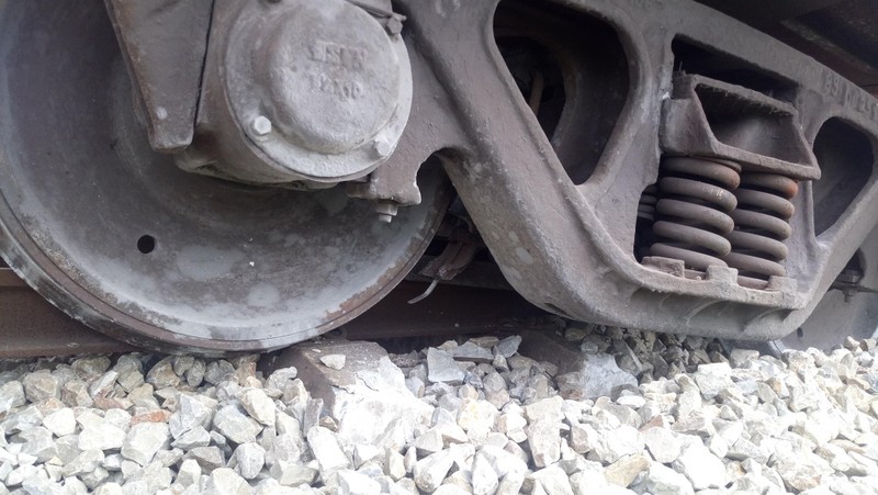 Tàu hàng trật bánh, đường sắt Bắc-Nam tê liệt nhiều giờ