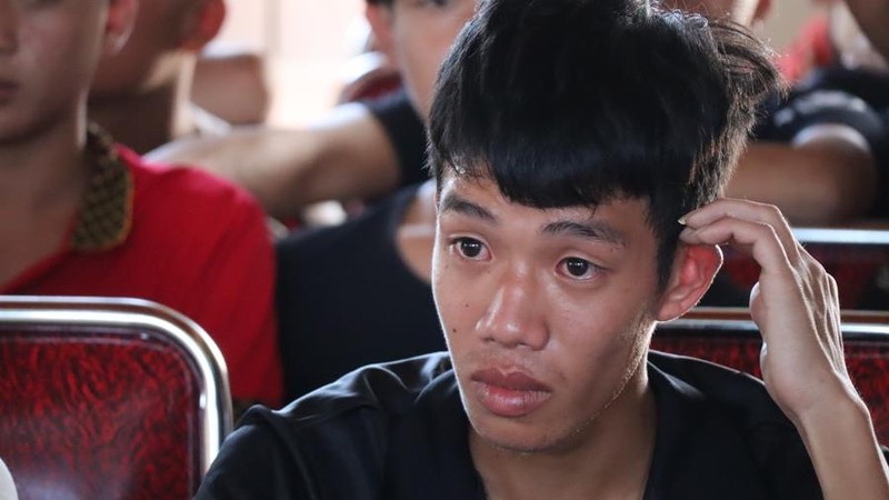 Chùm ảnh: Rưng rưng xúc động đón 3 ngư dân bơi 25 giờ trở về - ảnh 6