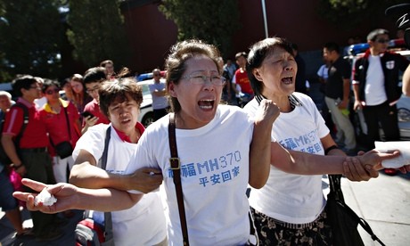 Dân làm lễ kỉ niệm 6 tháng MH370 mất tích, cảnh sát Trung Quốc 'dập tắt' - ảnh 1