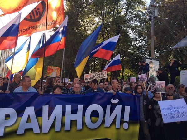 Moscow rung chuyển vì biểu tình, Kiev không tin lệnh ngừng bắn - ảnh 1