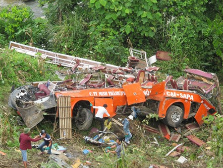 Tai nạn thảm khốc ở Sa Pa: Bí ẩn người cầm lái lúc xe lao xuống vực - ảnh 1