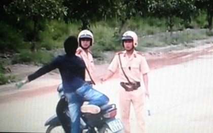 Khi nào CSGT được dùng 'sức mạnh' với người chống đối? - ảnh 3