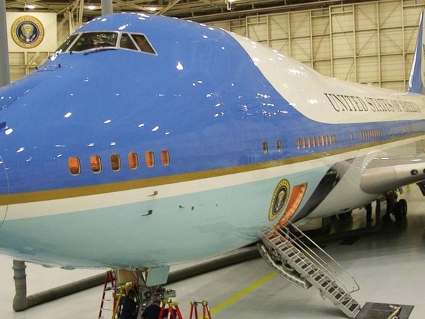 Choáng với 'siêu pháo đài bay' có 1 không 2 của tổng thống Obama - ảnh 1