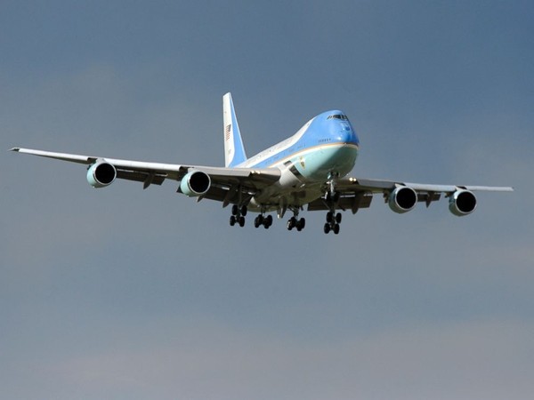 Choáng với 'siêu pháo đài bay' có 1 không 2 của tổng thống Obama - ảnh 2