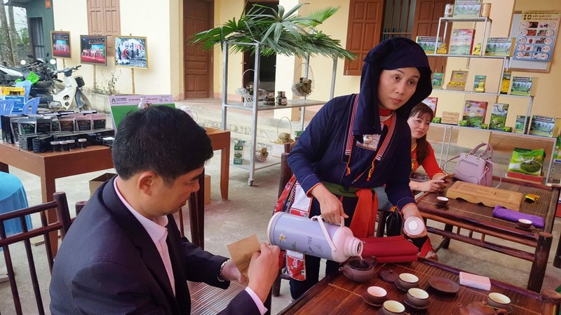 Người dân nô nức đi Lễ hội đền Đuổm - ảnh 2