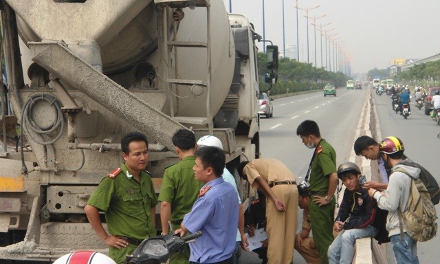 Xe bồn va chạm xe máy, hai nữ sinh chết thảm - ảnh 2