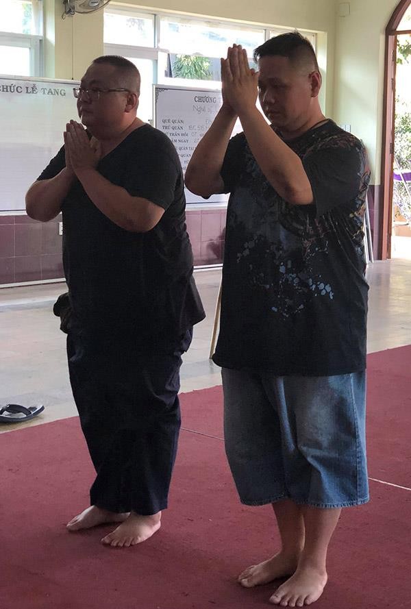 Nghệ sĩ chung tay cùng gia đình lo đám tang cho Lê Bình - 7