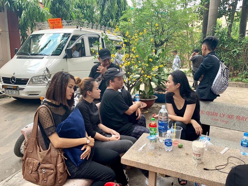 Nghệ sĩ chung tay cùng gia đình lo đám tang cho Lê Bình - 2