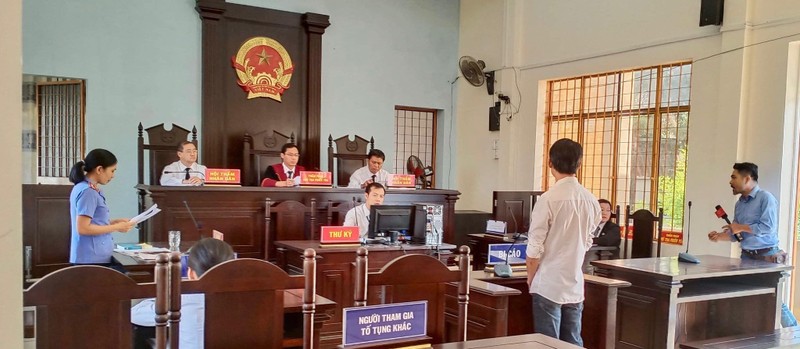 Bị dìm xuống bể bơi, vợ đòi chồng bồi thường 55 triệu đồng - ảnh 1