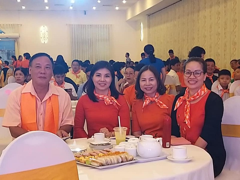 Cha và con trai tham gia ngăn ngừa bạo lực trong gia đình - ảnh 2