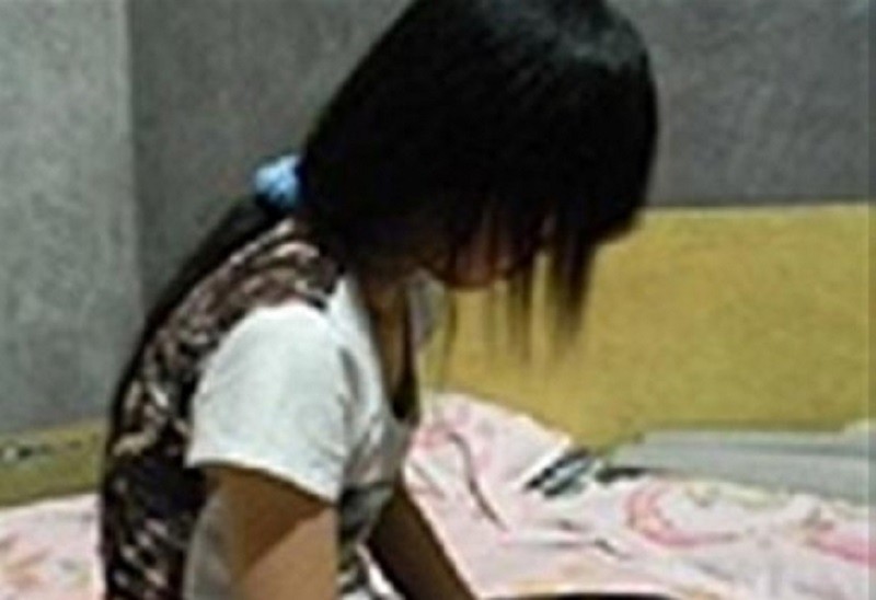 'Quan hệ' với bạn gái nhí rồi đưa thuốc tránh thai - ảnh 1