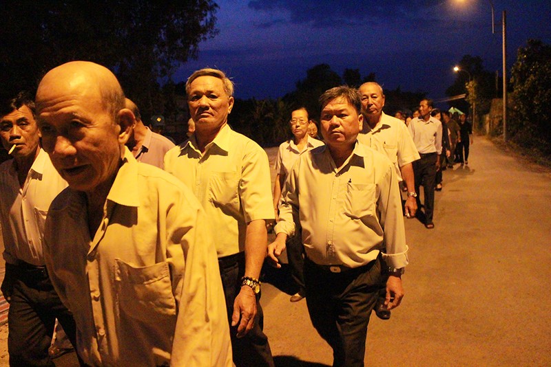 Cả xã hẹn nhau đi viếng nguyên Thủ tướng Phan Văn Khải - ảnh 2