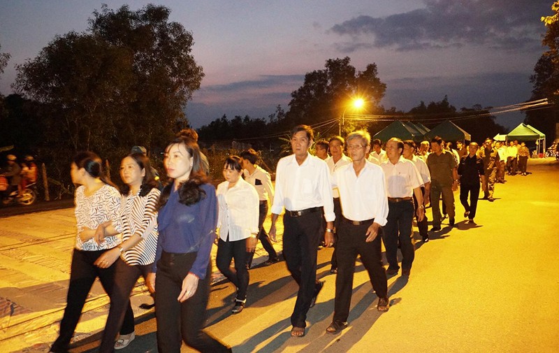 Cả xã hẹn nhau đi viếng nguyên Thủ tướng Phan Văn Khải - ảnh 1