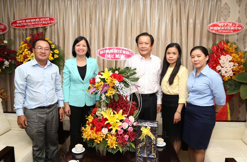 Thủ tướng Chính phủ gửi hoa chúc mừng báo Pháp Luật TP.HCM - ảnh 4