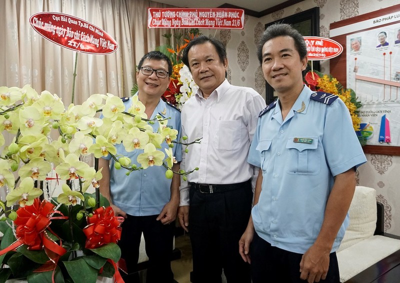 Thủ tướng Chính phủ gửi hoa chúc mừng báo Pháp Luật TP.HCM - ảnh 7