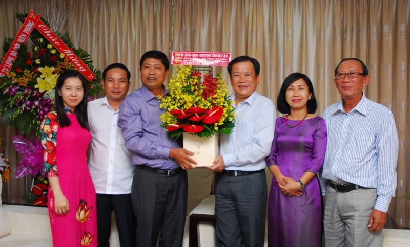 Lãnh đạo Thành ủy chúc mừng báo Pháp Luật TP.HCM - ảnh 2