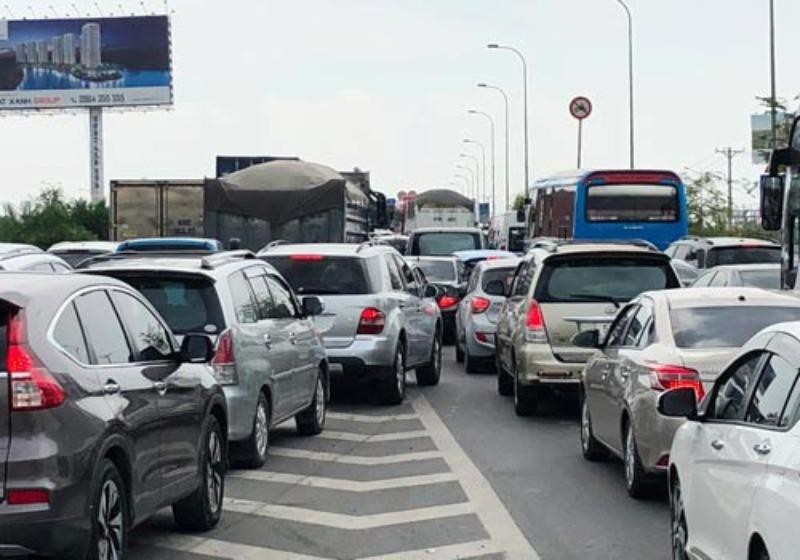 Luật sư nói về vụ 2 ô tô bị cấm lưu thông trên cao tốc - ảnh 1