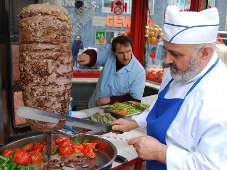 Bánh mì doner kebab của Thổ Nhĩ Kỳ.