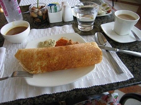 Bánh rau chân vịt rán giòn của Hy Lạp.