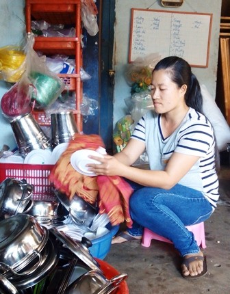 Nữ giúp việc trả lại 40 triệu đồng cho người đánh rơi