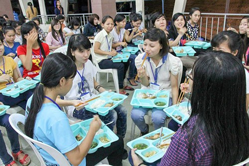Ngày thi đầu tiên: Sĩ tử được chăm sóc đến... 'tận răng' - ảnh 20